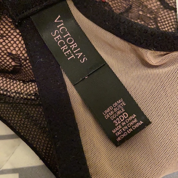 Lacey, Victoria’s Secret, 32 double D - Picture 2 of 2